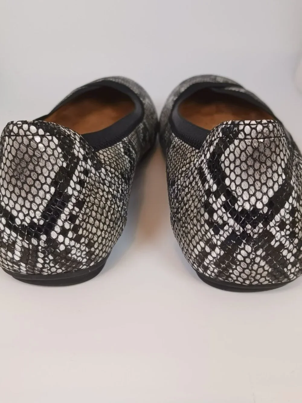 Vionic Carroll Women’s 7 Ballet Flats Black Snake Print Leather Balletcore